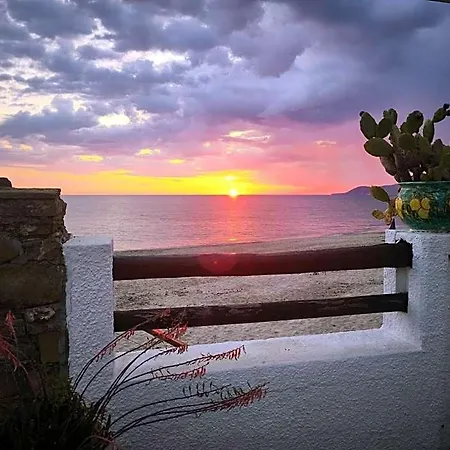 E Il Faro Acciaroli Hotel